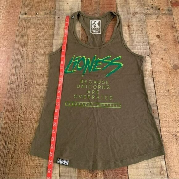 Kamakazee womens lioness because unicorns are overrated funny green tank top -S - Picture 3 of 8